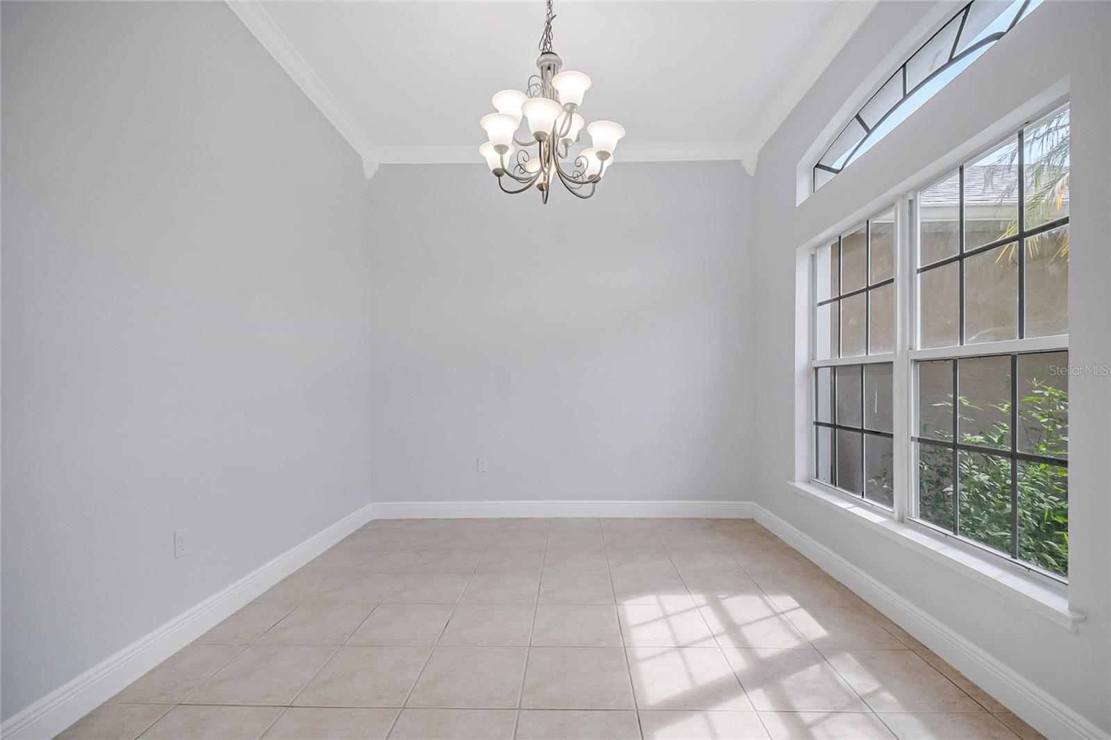 2106 The Oaks Blvd Property Photo 8