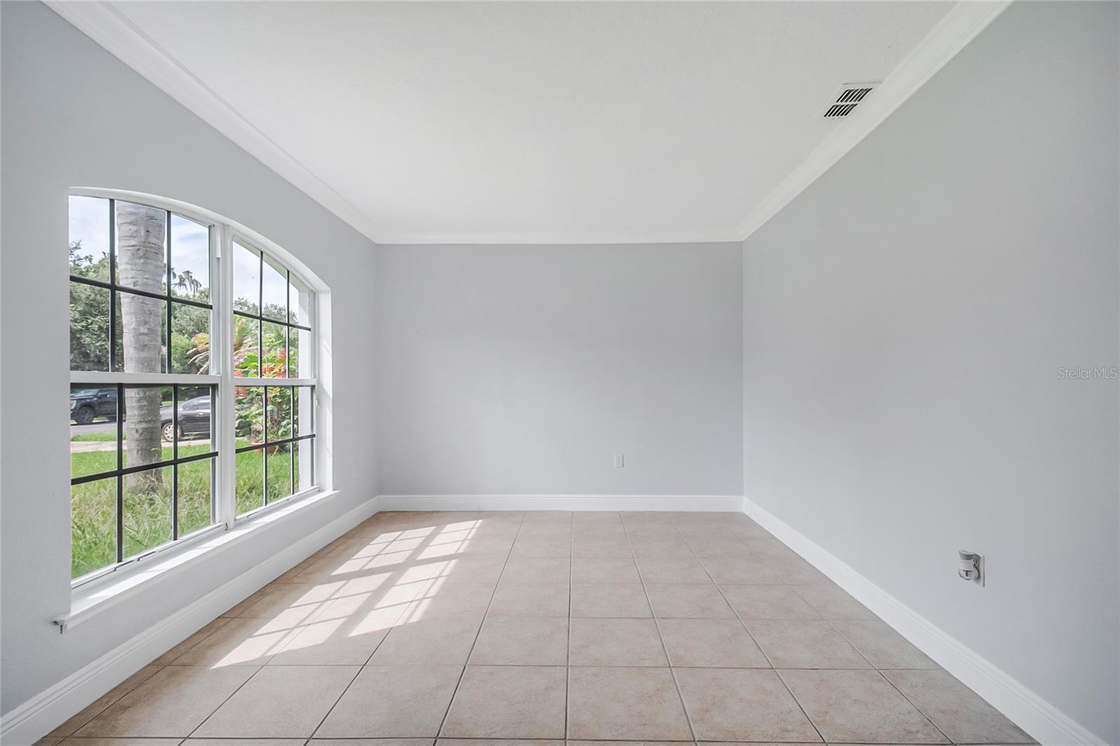2106 The Oaks Blvd Property Photo 9