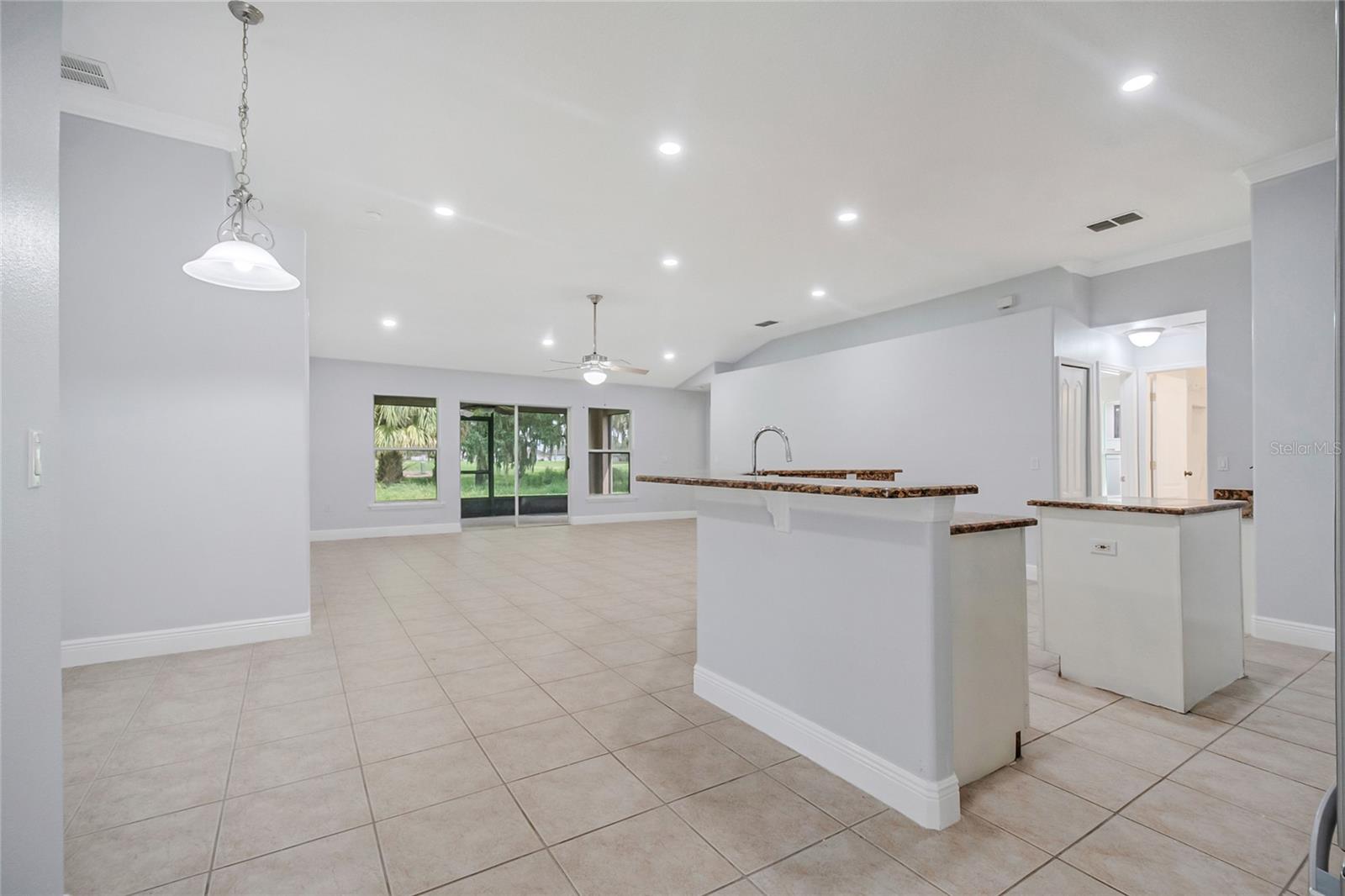 2106 The Oaks Blvd Property Photo 13