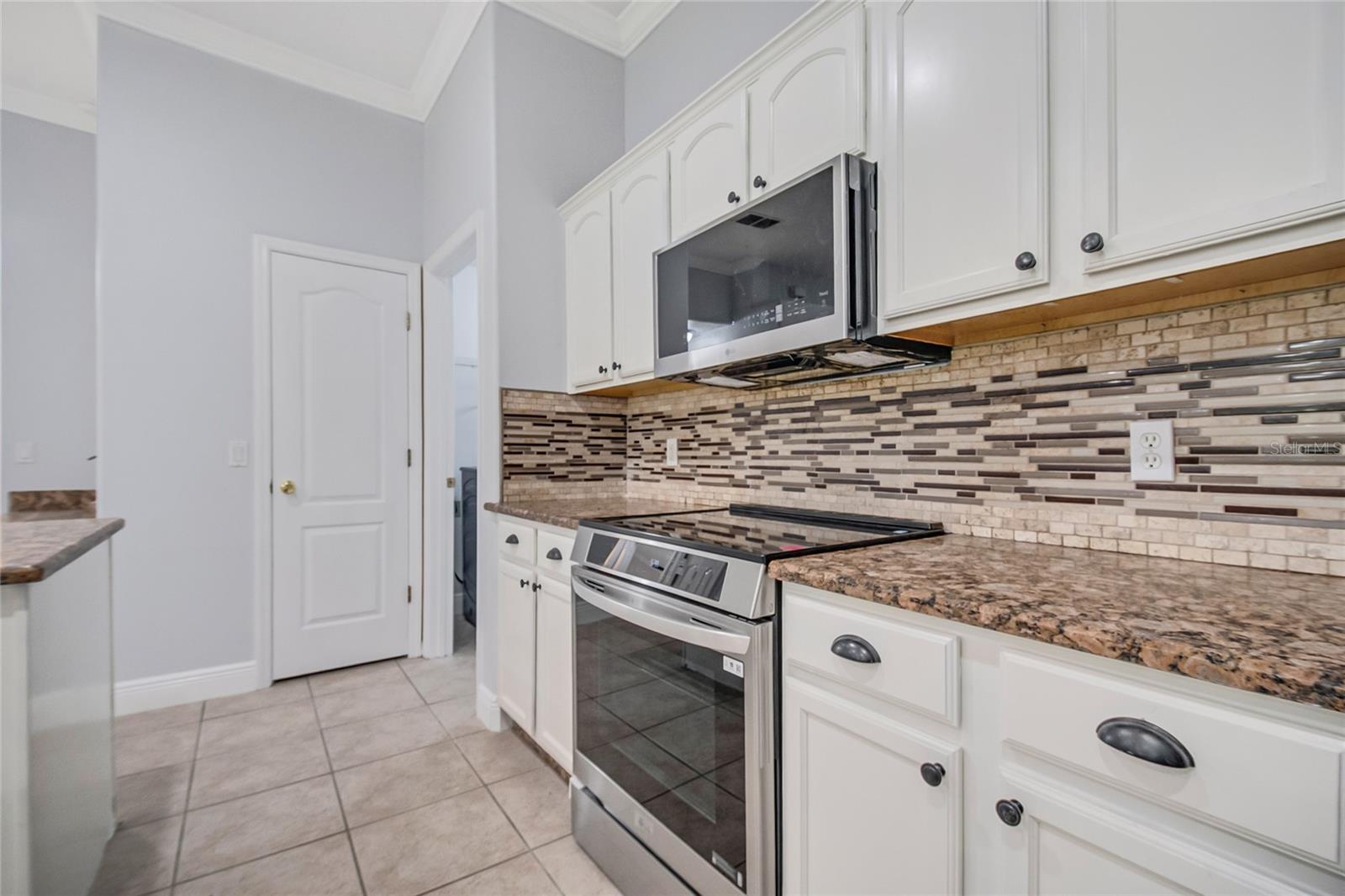 2106 The Oaks Blvd Property Photo 17