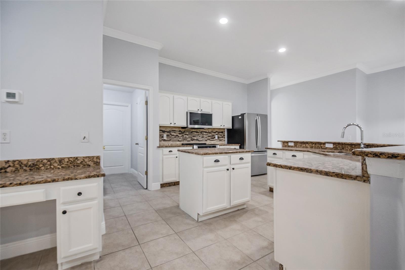 2106 The Oaks Blvd Property Photo 18