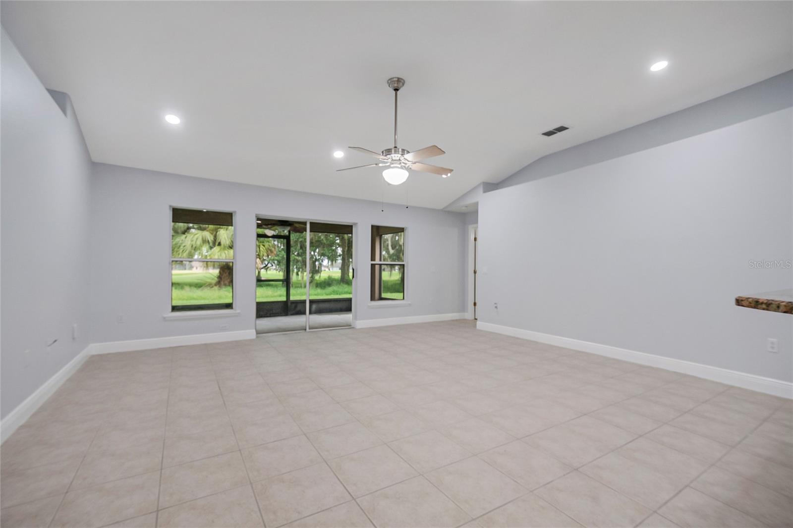 2106 The Oaks Blvd Property Photo 21