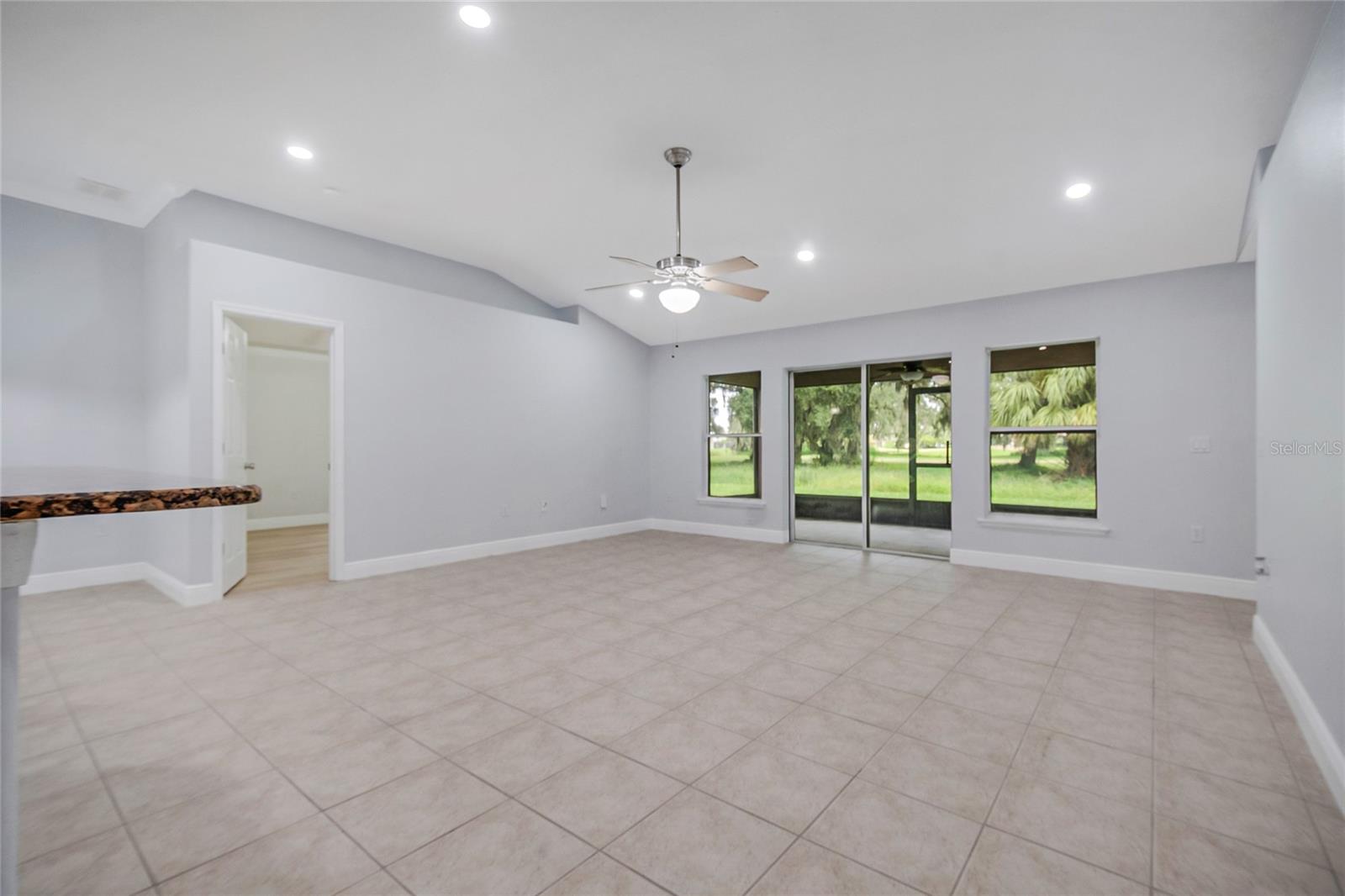2106 The Oaks Blvd Property Photo 22