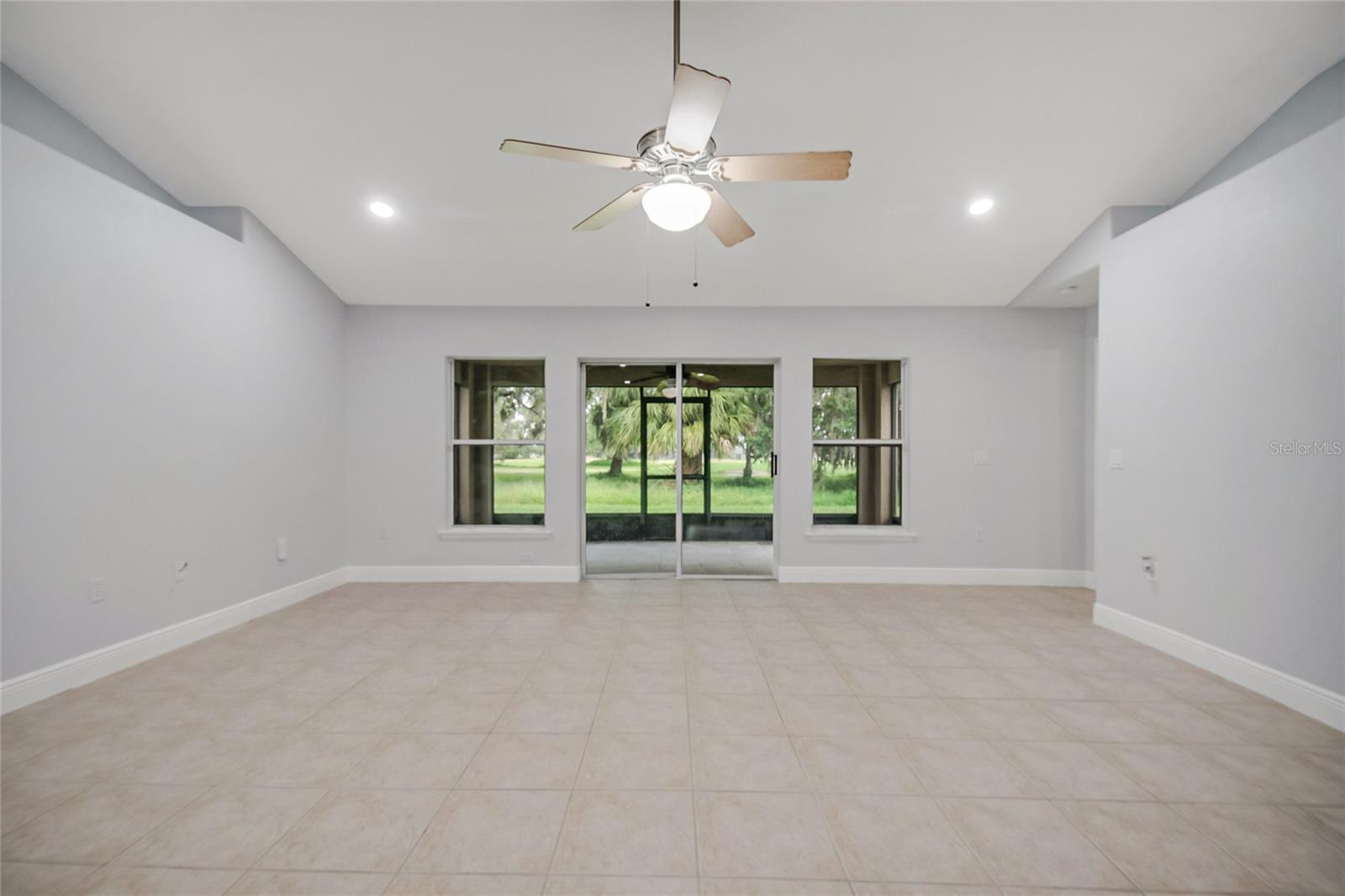 2106 The Oaks Blvd Property Photo 23