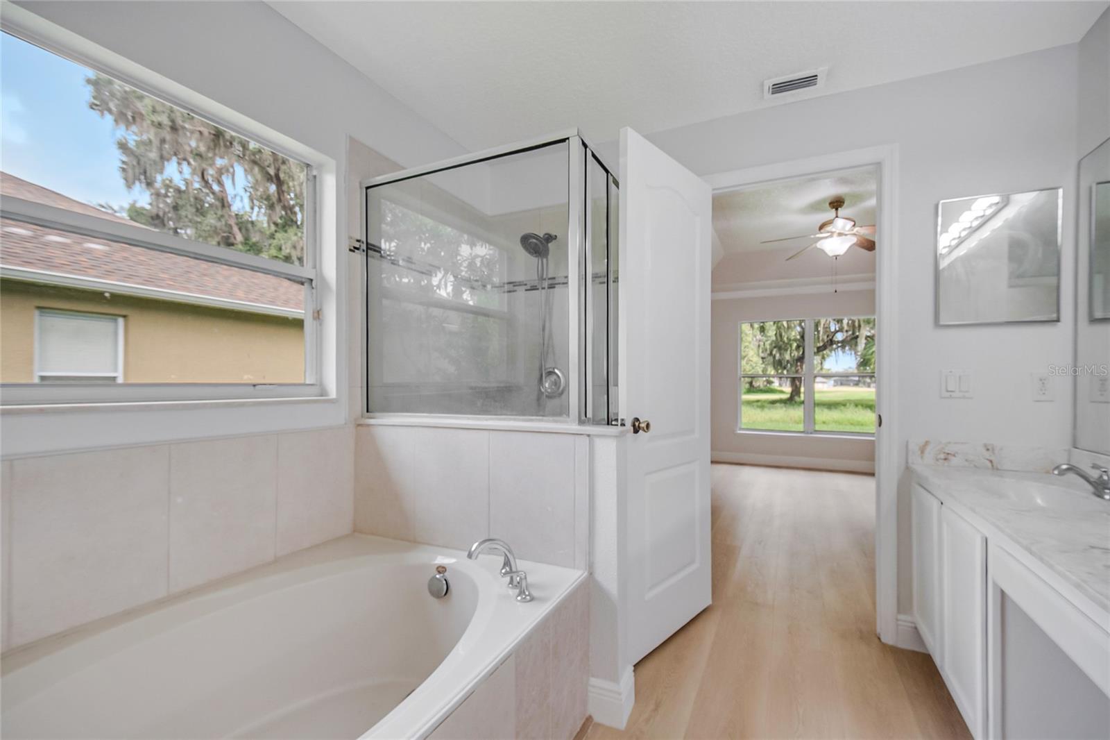 2106 The Oaks Blvd Property Photo 27