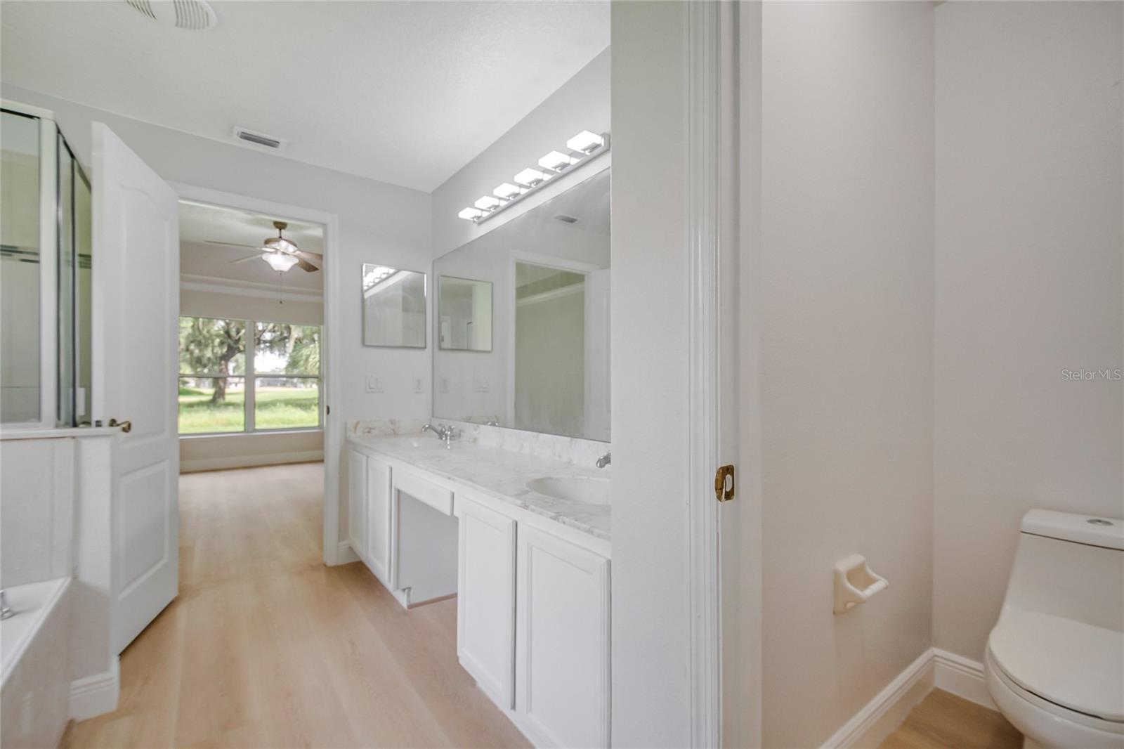 2106 The Oaks Blvd Property Photo 28