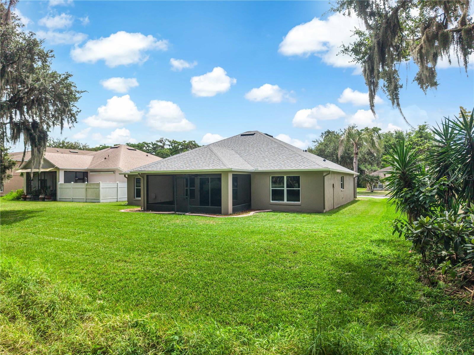 2106 The Oaks Blvd Property Photo 39