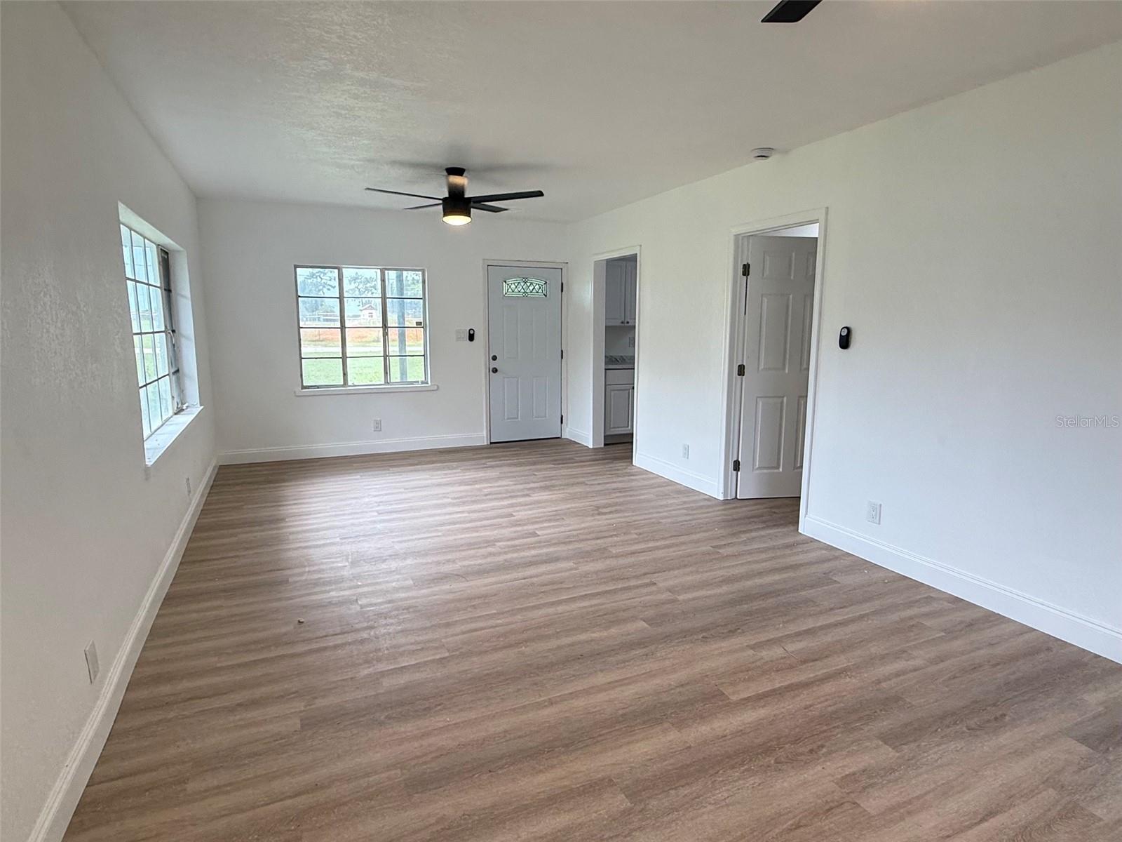165 E Pomelo St Property Photo 3