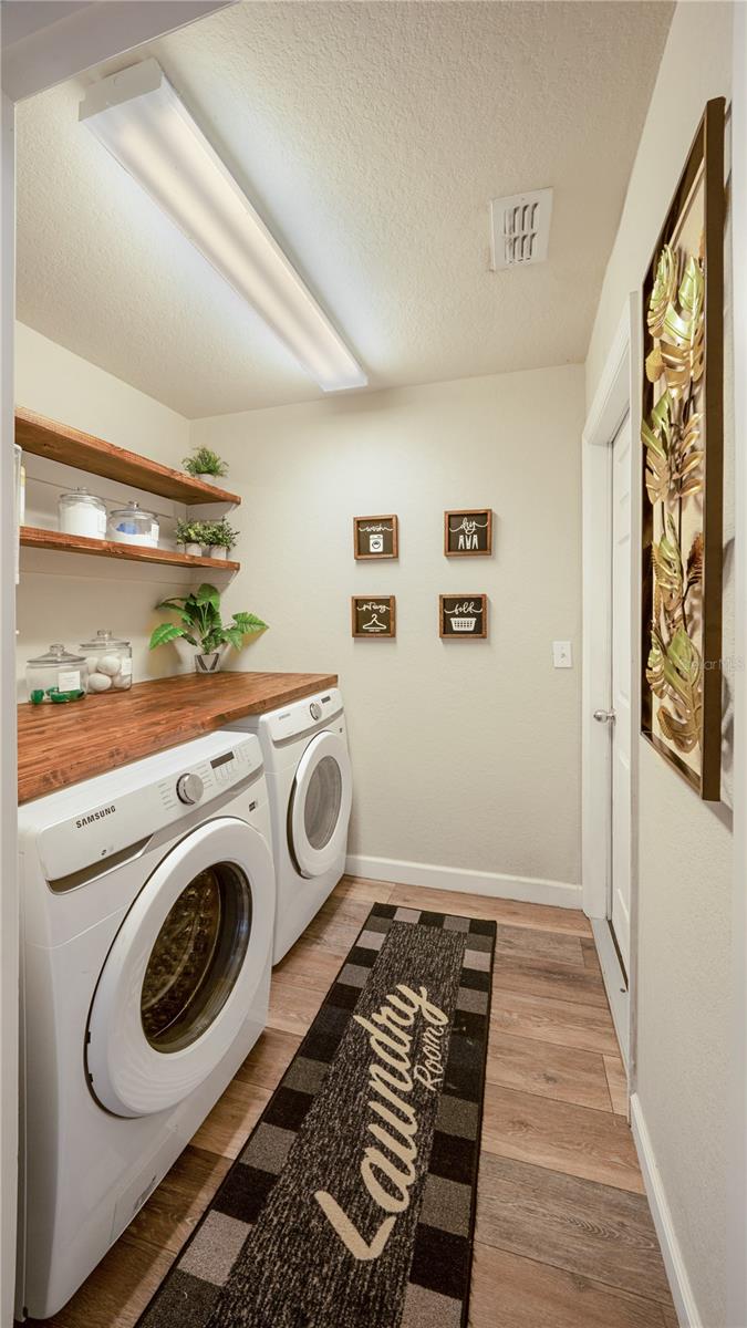 518 Highland Meadows St Property Photo 10