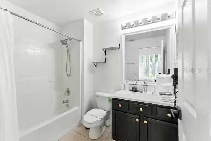 1017 Lake Berkley Dr Property Photo 14