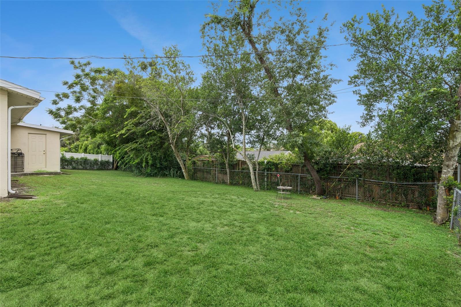 1912 Saxon Blvd Property Photo 22