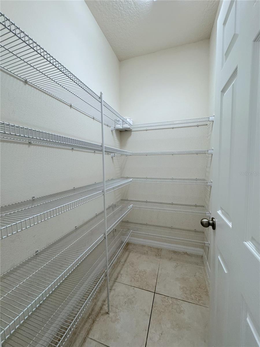 2428 Chateau Loop Property Photo 8