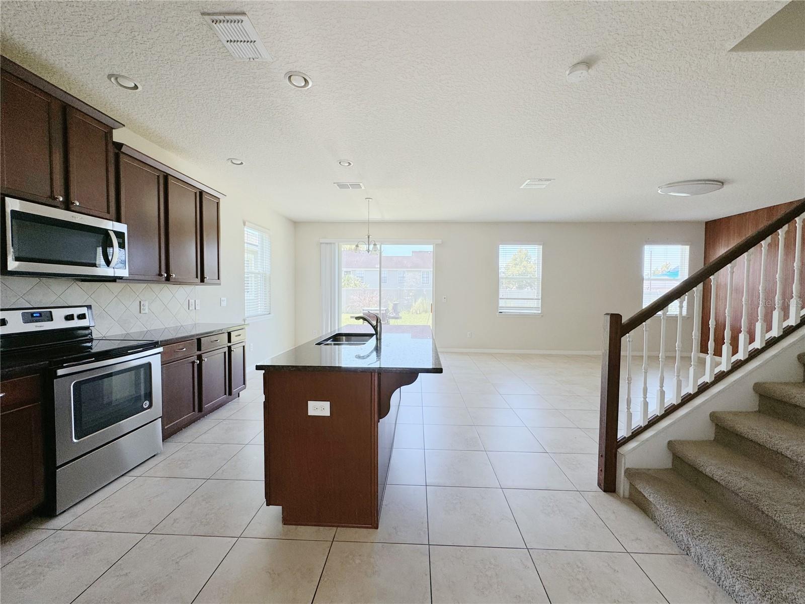 2428 Chateau Loop Property Photo 9