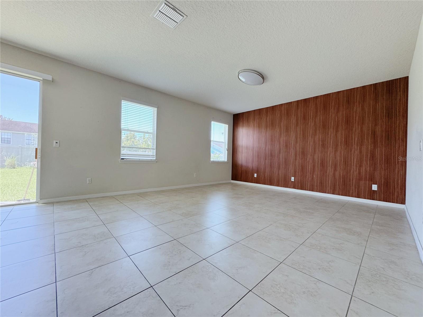 2428 Chateau Loop Property Photo 11