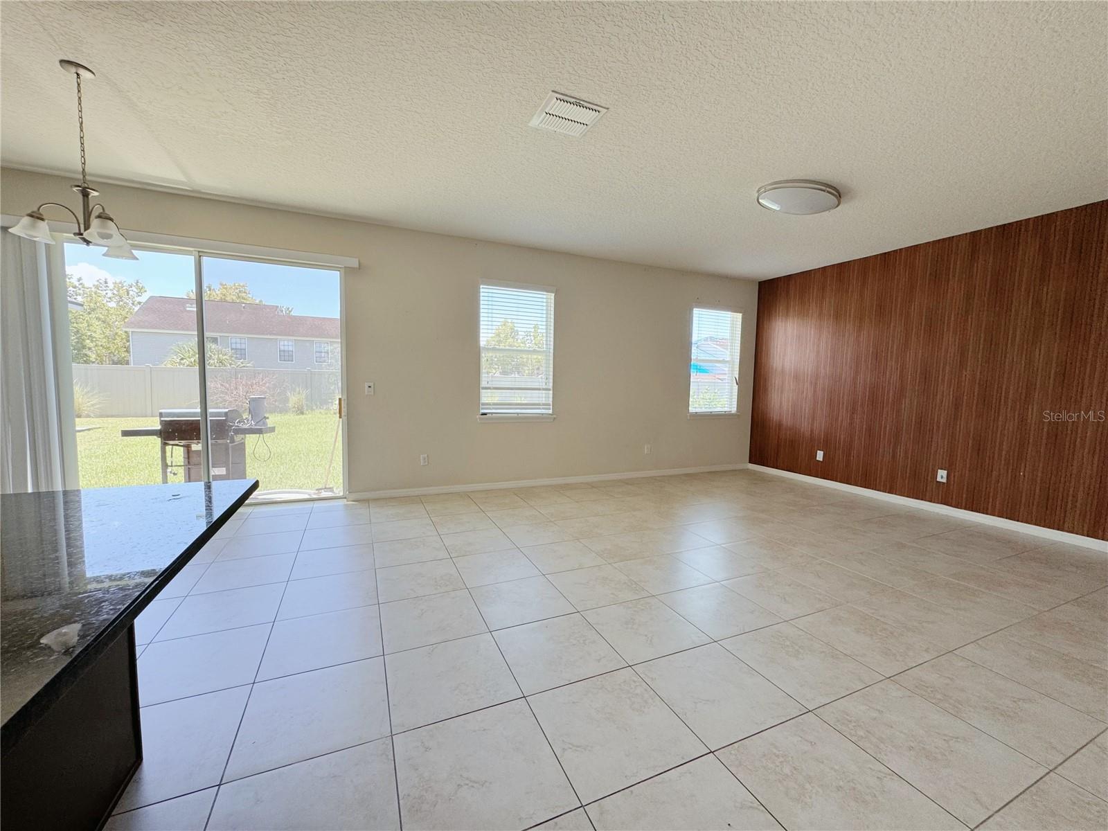 2428 Chateau Loop Property Photo 12