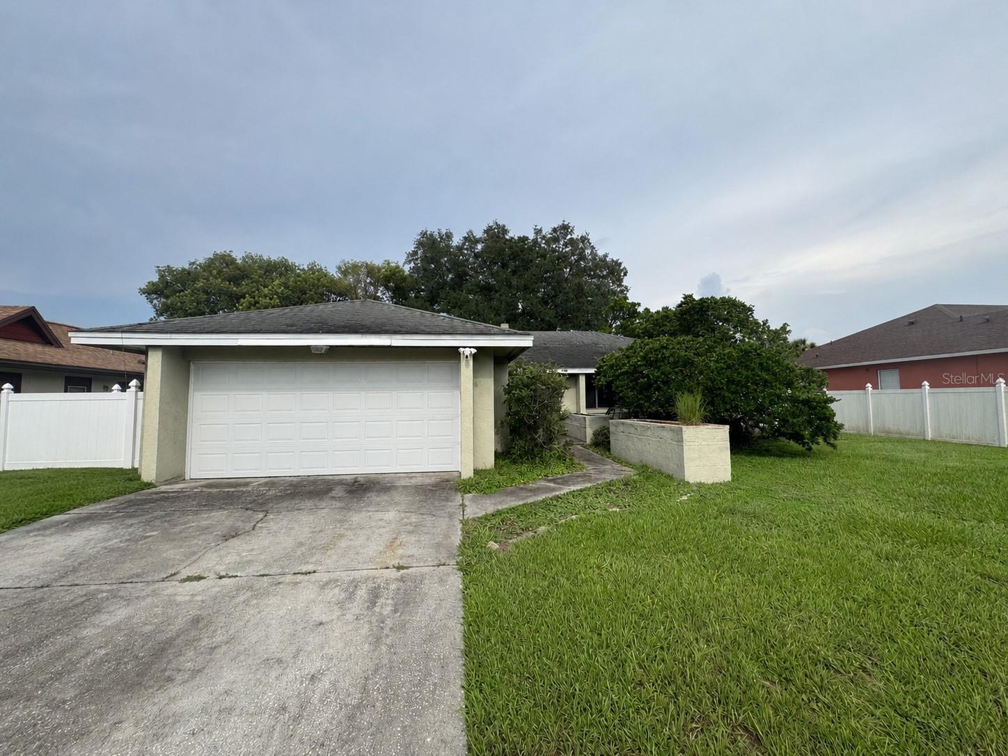 2419 Amberly Ave Property Photo 1