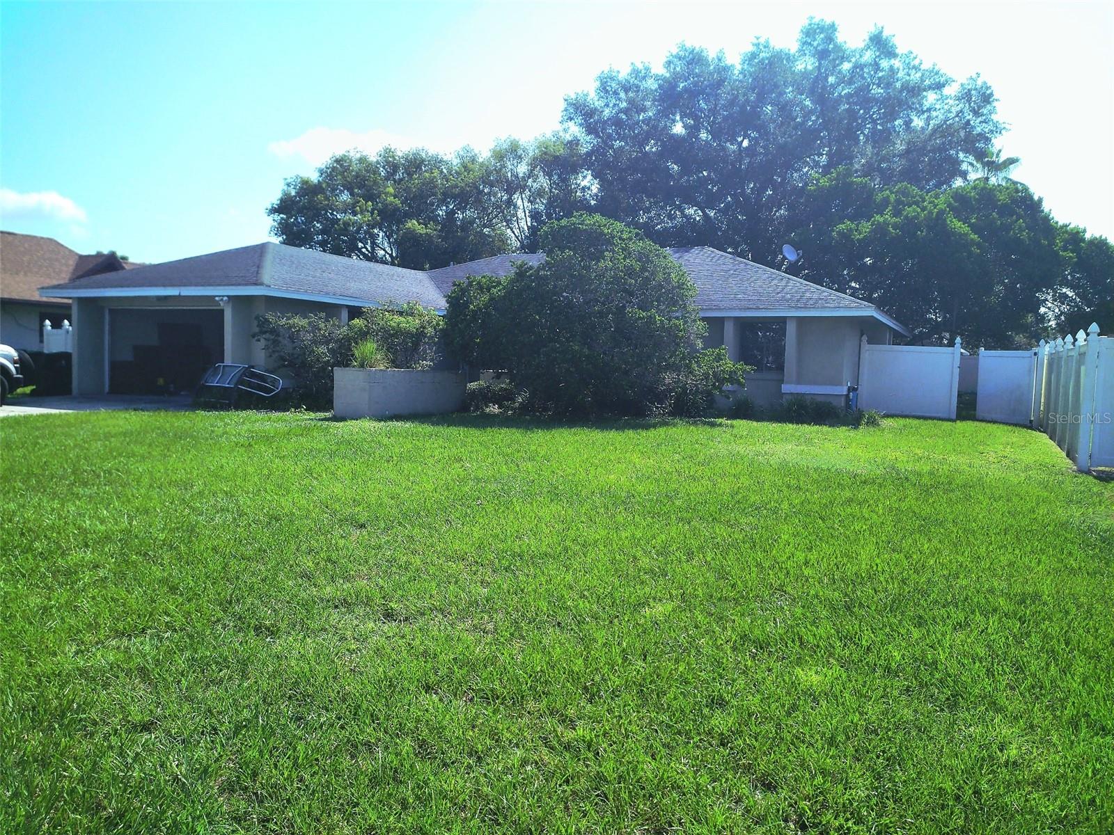 2419 Amberly Ave Property Photo 2