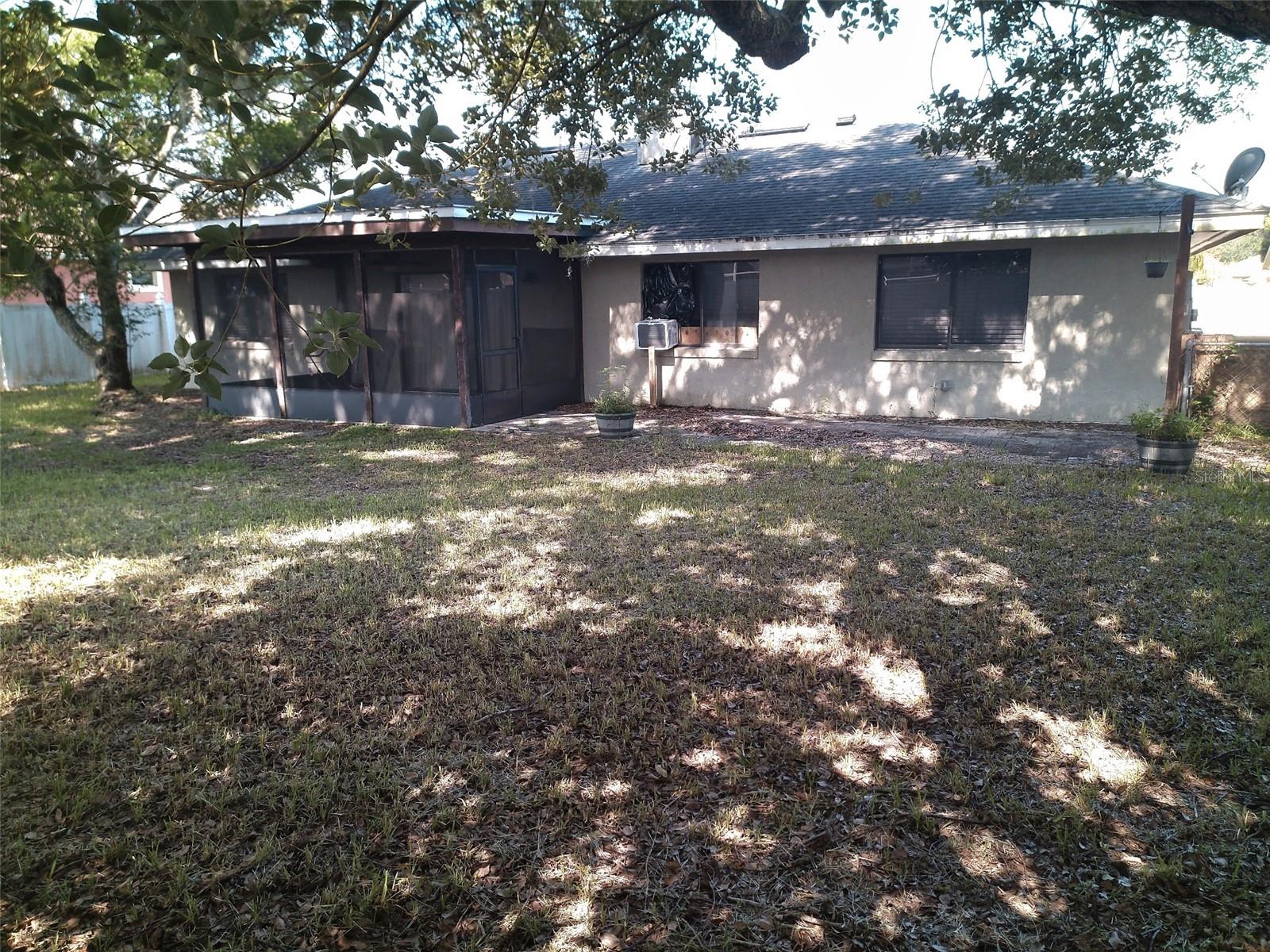 2419 Amberly Ave Property Photo 3