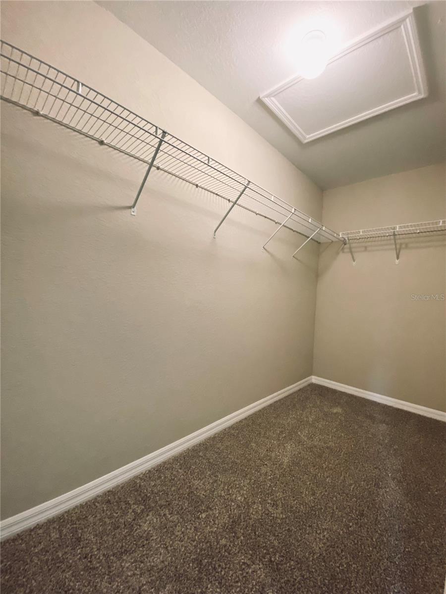O6431986 Property Photo 11