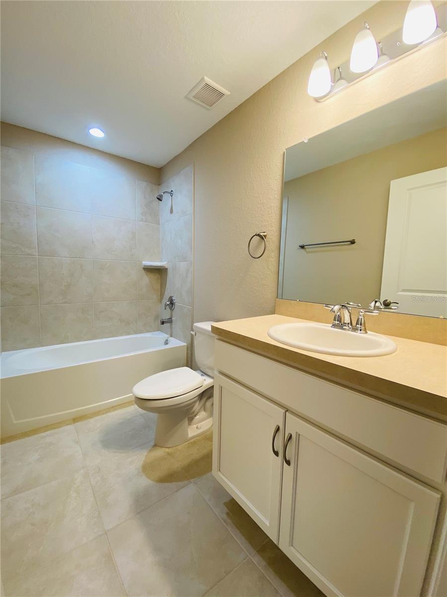 O6431986 Property Photo 15
