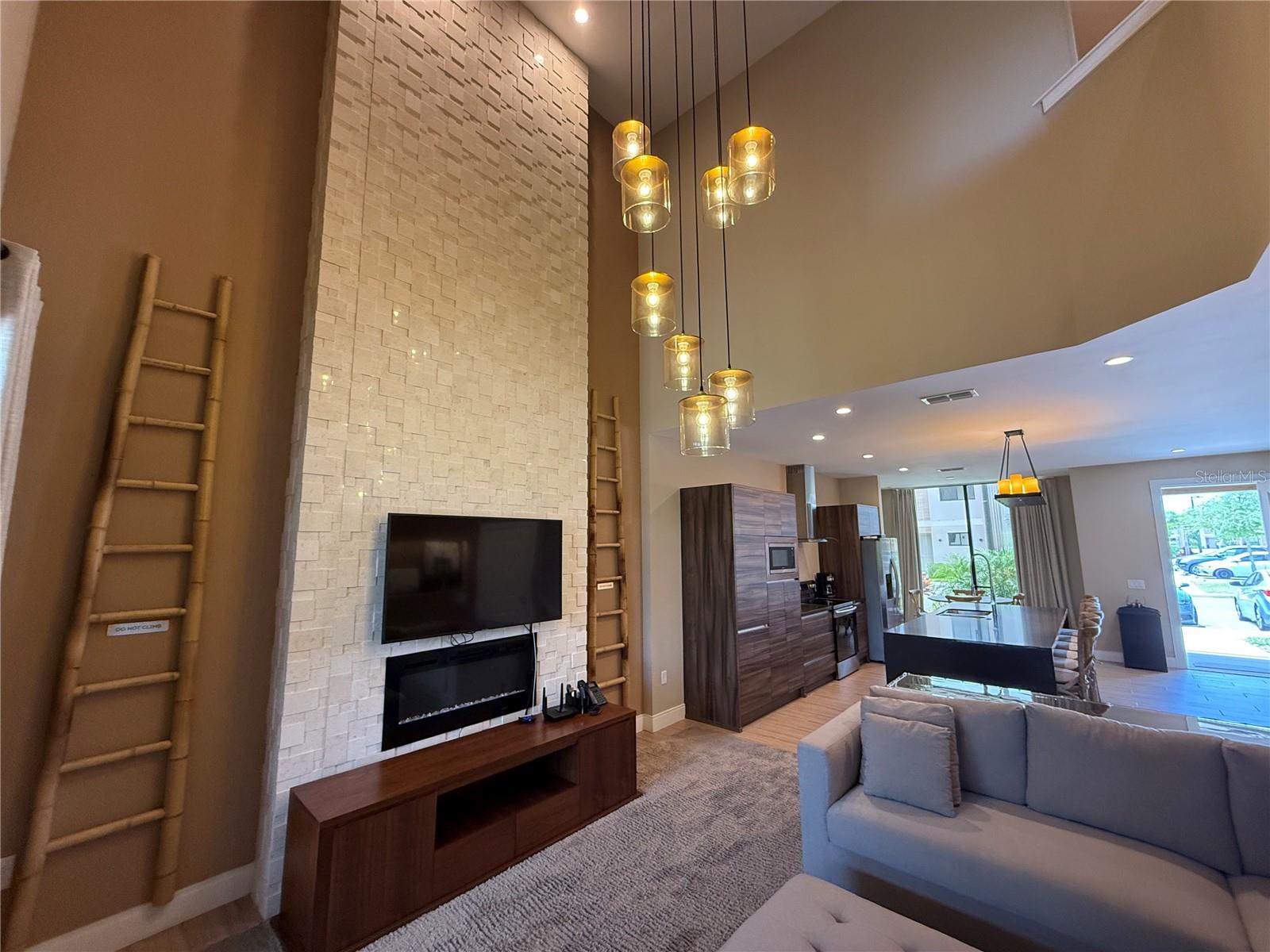 3065 Rockefeller Way Property Photo 4