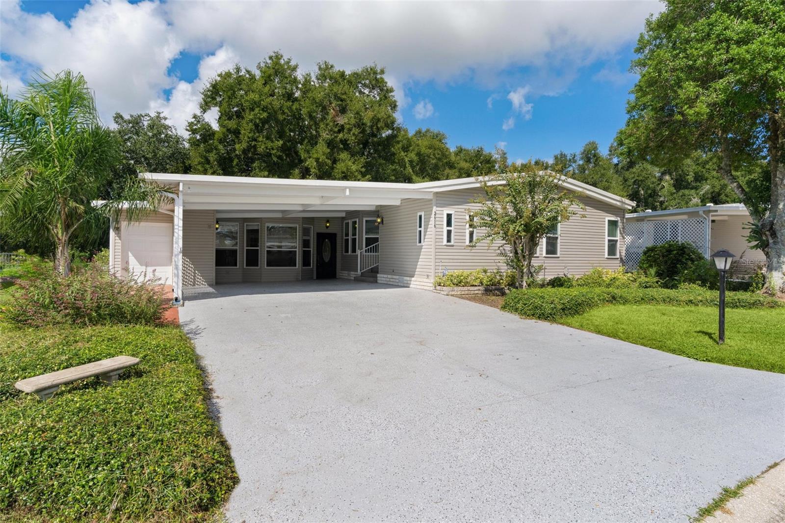 2616 Lake Grassmere Cir #1850 Property Photo 2