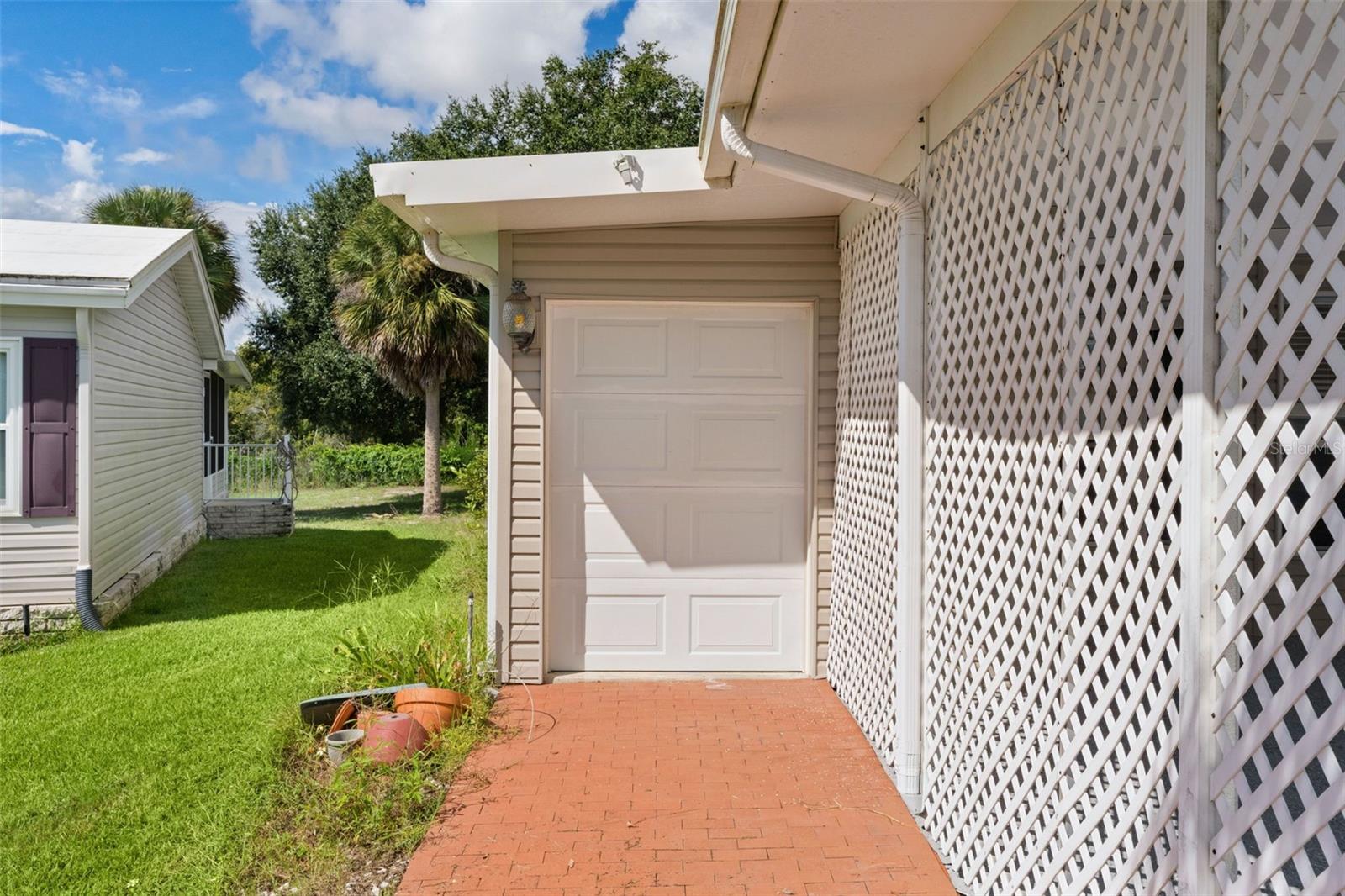 2616 Lake Grassmere Cir #1850 Property Photo 4