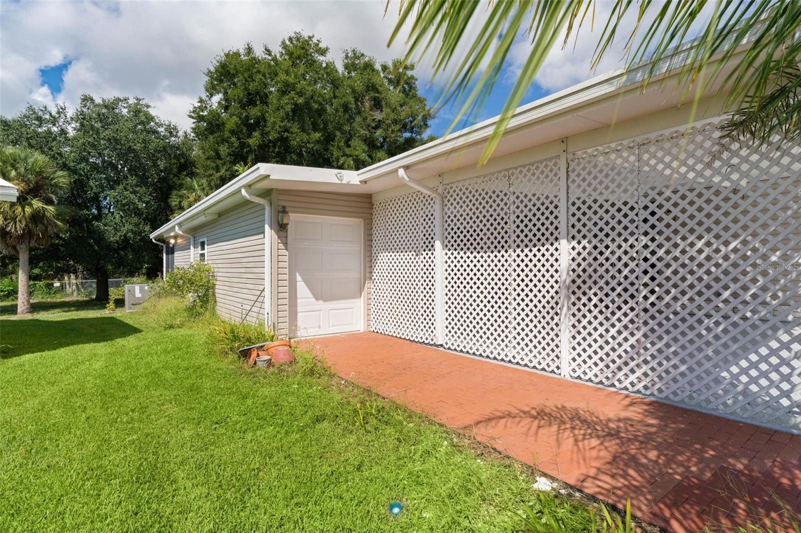 2616 Lake Grassmere Cir #1850 Property Photo 9