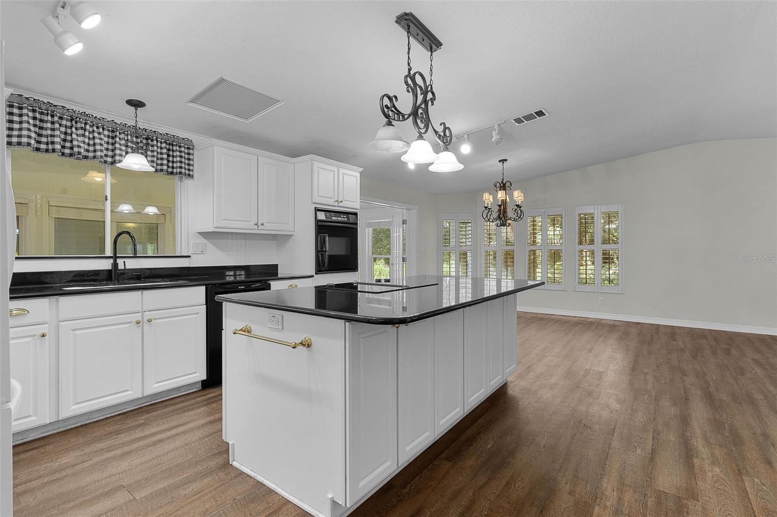 2616 Lake Grassmere Cir #1850 Property Photo 13