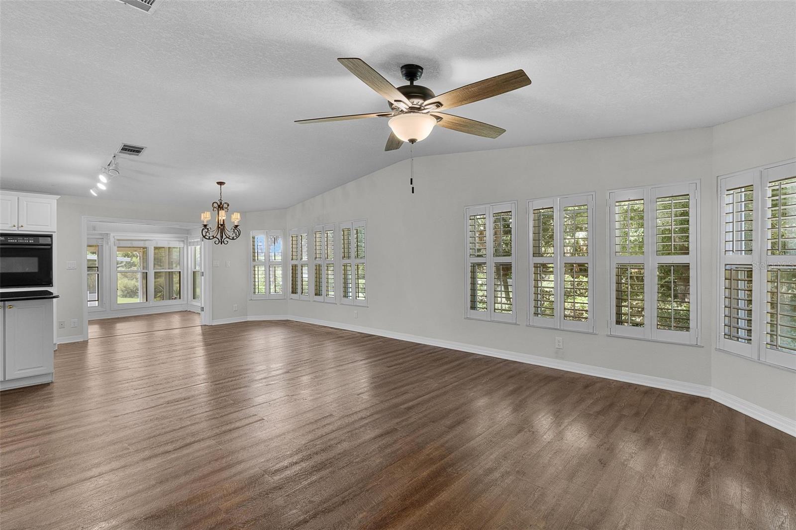 2616 Lake Grassmere Cir #1850 Property Photo 17