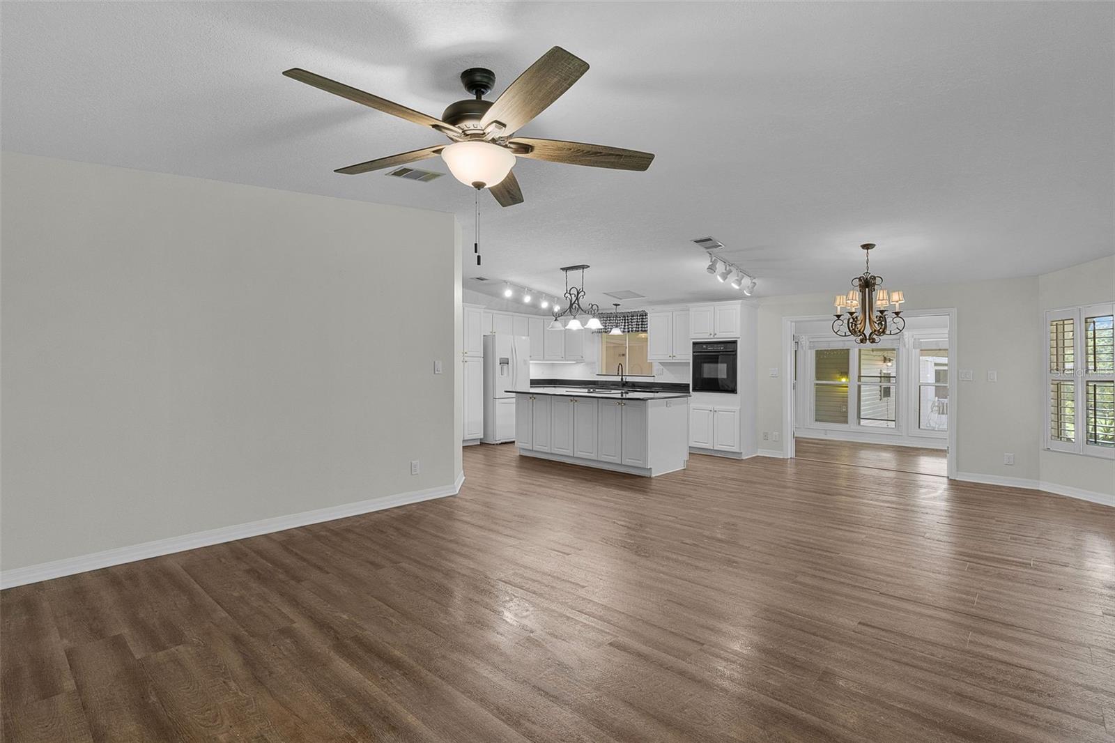 2616 Lake Grassmere Cir #1850 Property Photo 18