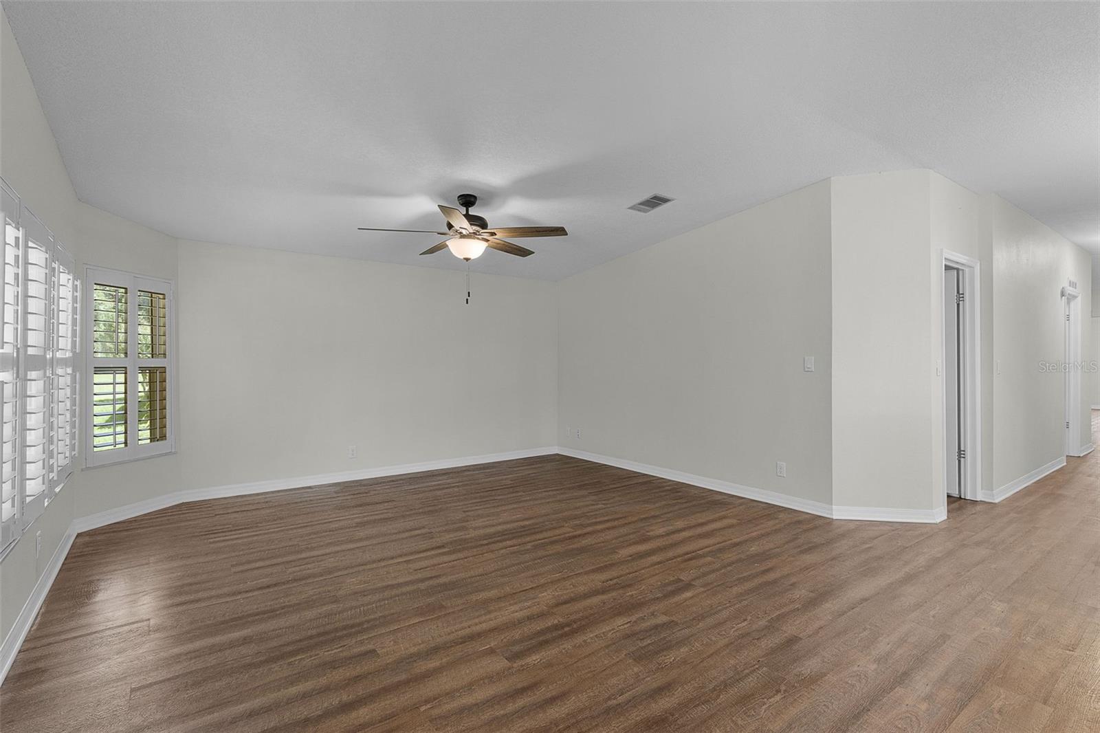 2616 Lake Grassmere Cir #1850 Property Photo 19