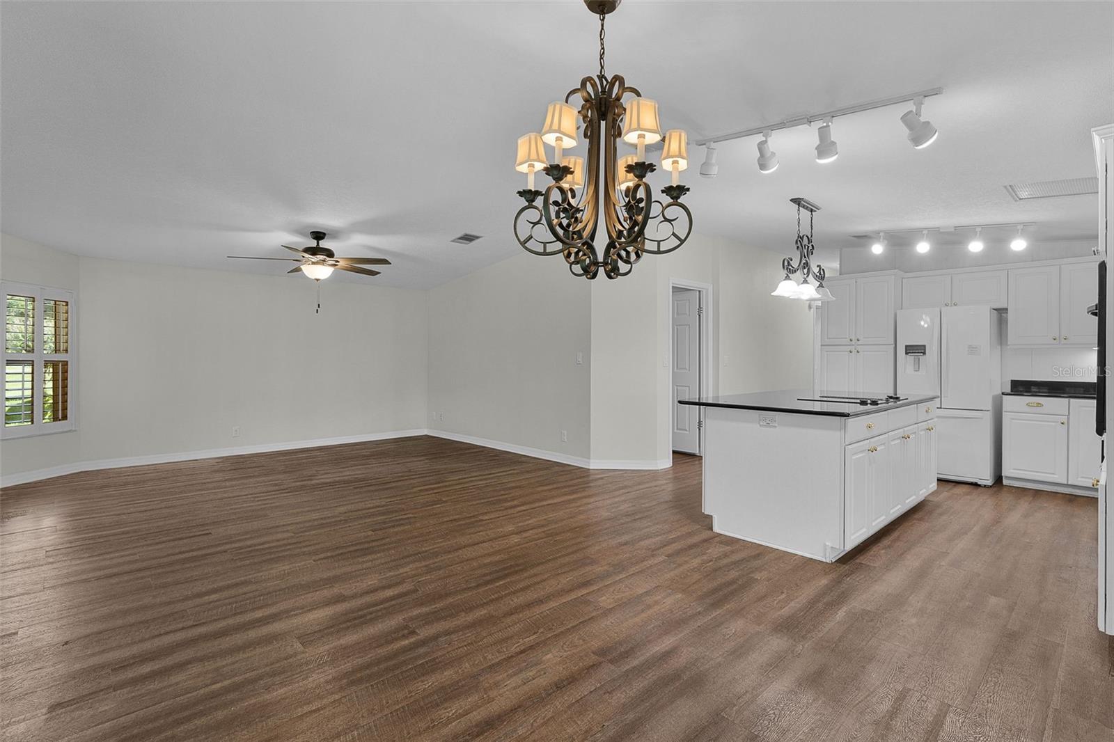 2616 Lake Grassmere Cir #1850 Property Photo 23