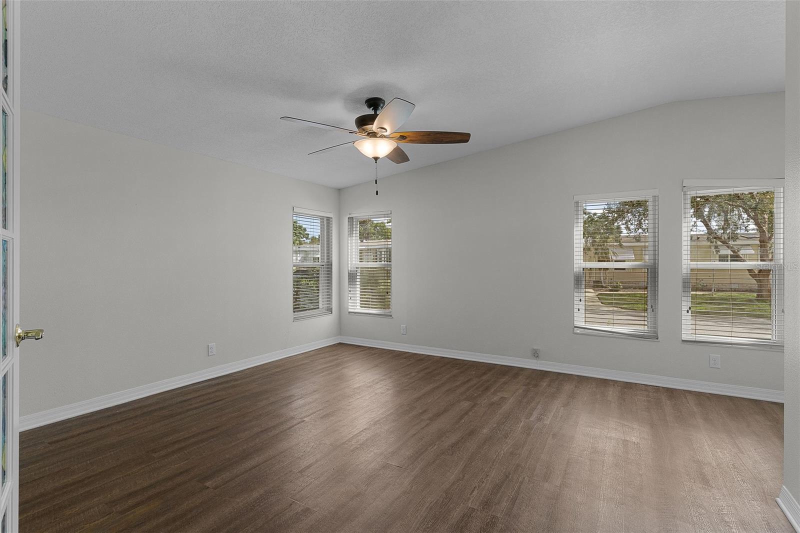 2616 Lake Grassmere Cir #1850 Property Photo 29