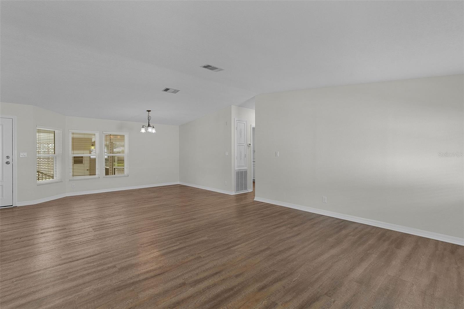 2616 Lake Grassmere Cir #1850 Property Photo 35