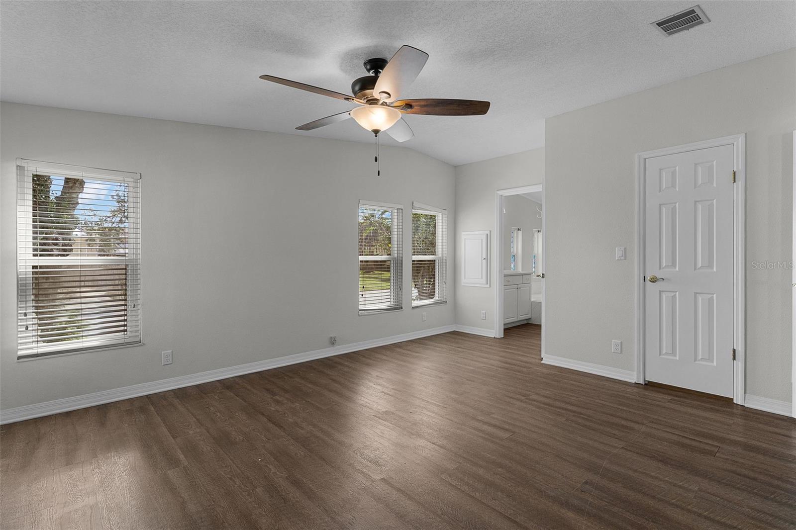 2616 Lake Grassmere Cir #1850 Property Photo 40
