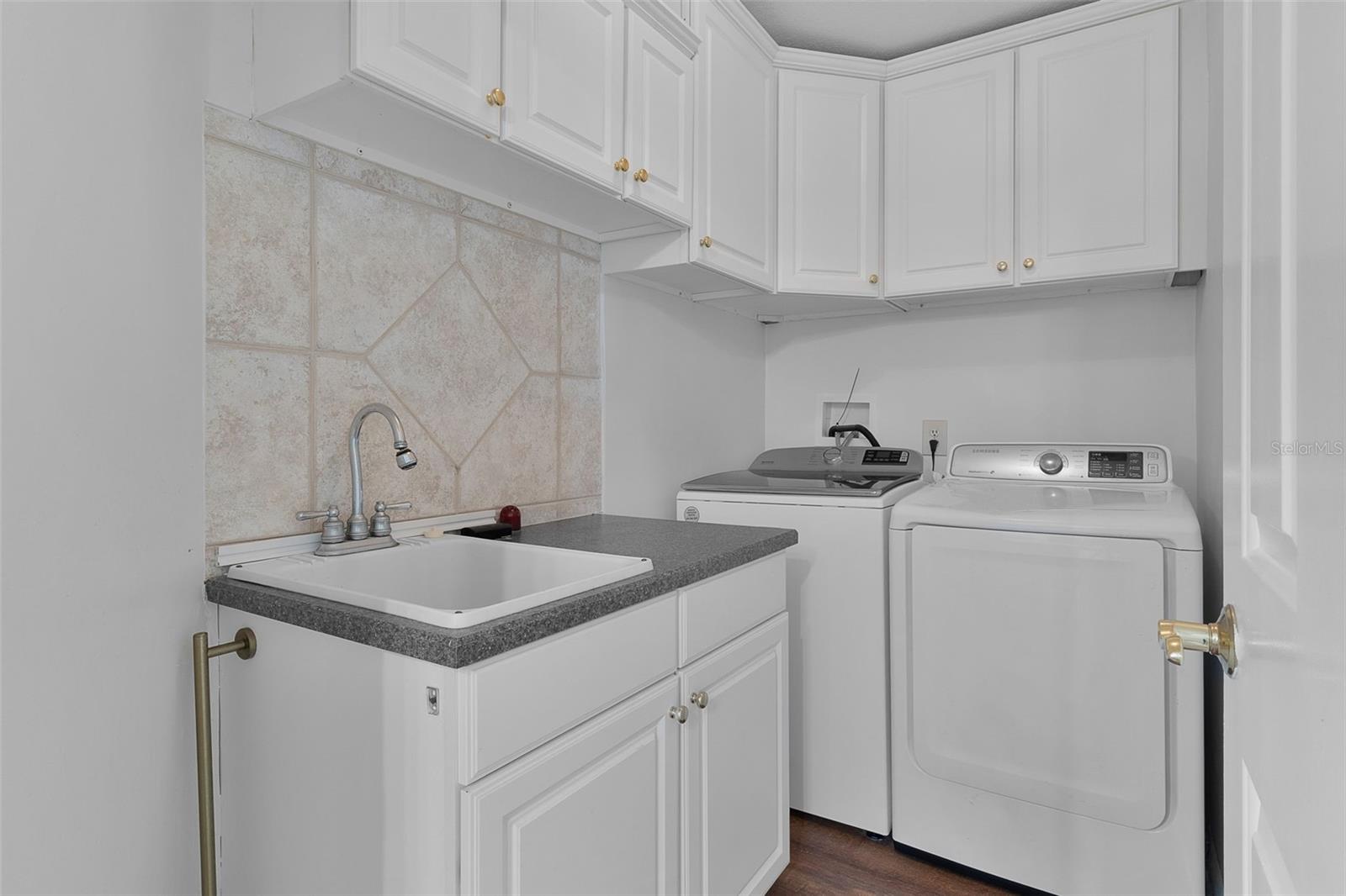 2616 Lake Grassmere Cir #1850 Property Photo 44