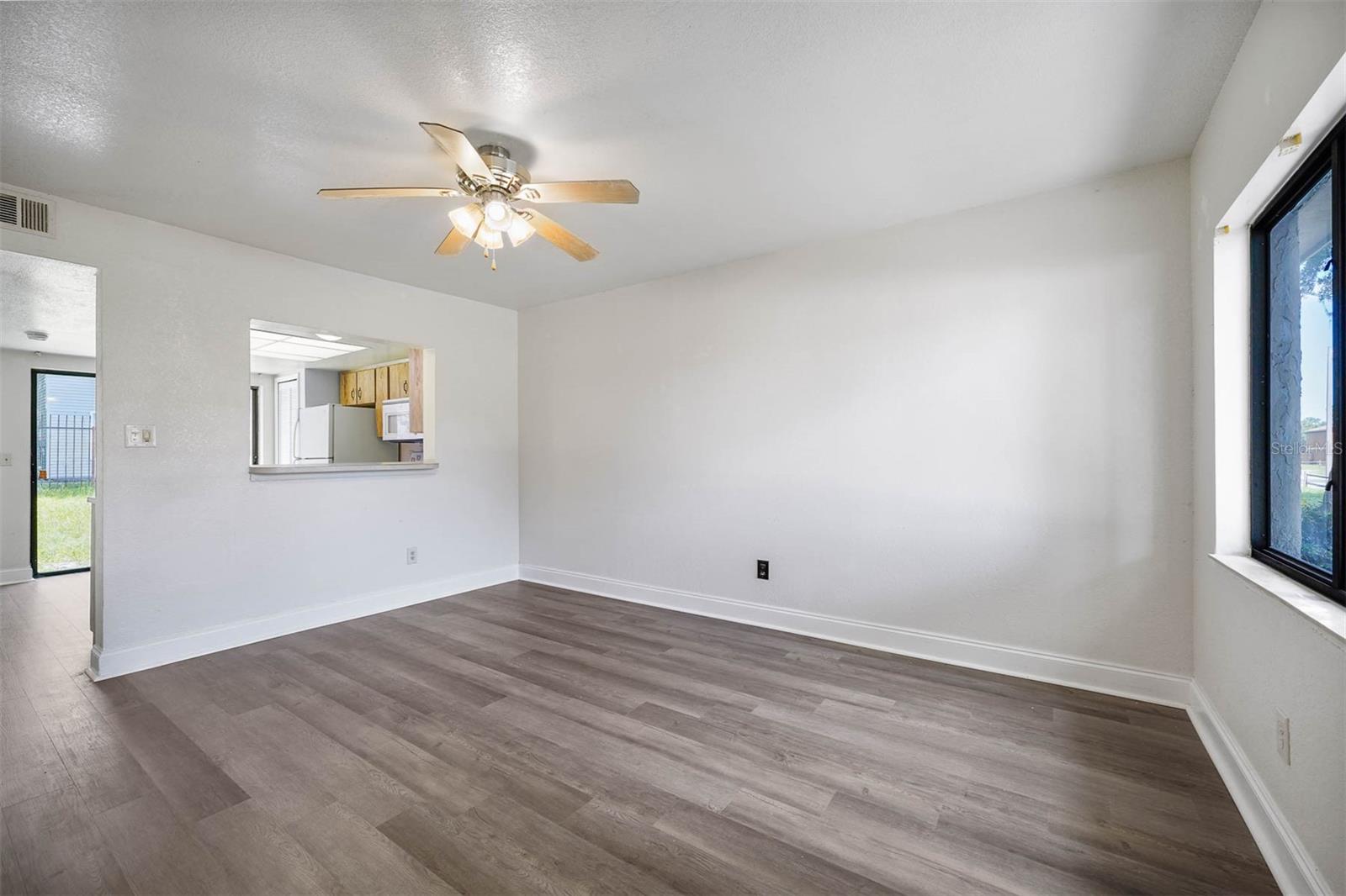 12062 Tift Cir Property Photo 6
