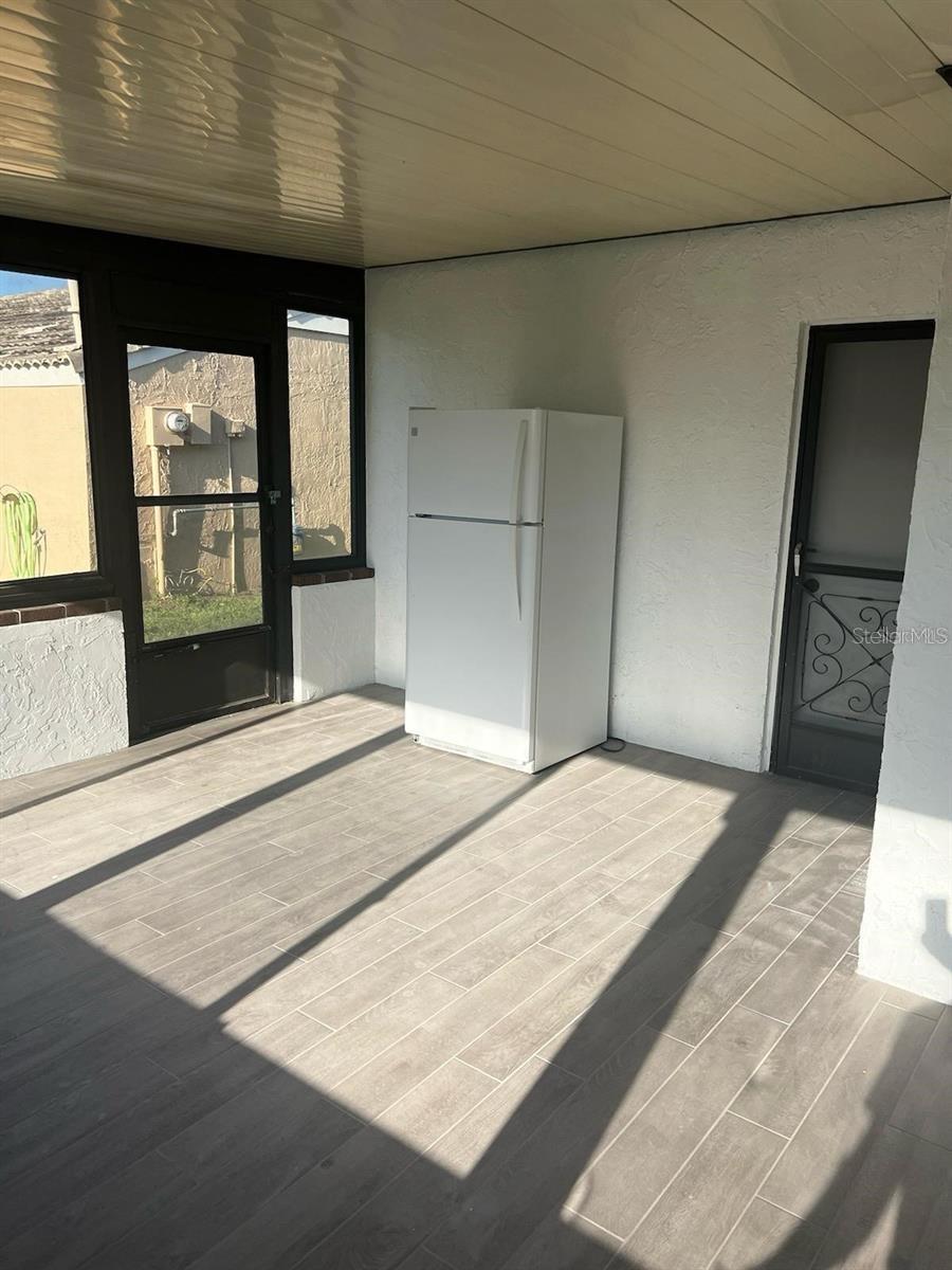 10718 Windsor Pl Property Photo 3