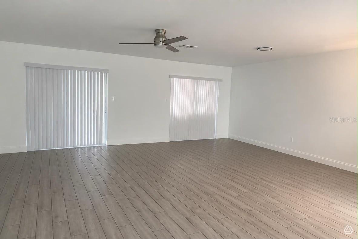 10718 Windsor Pl Property Photo 7