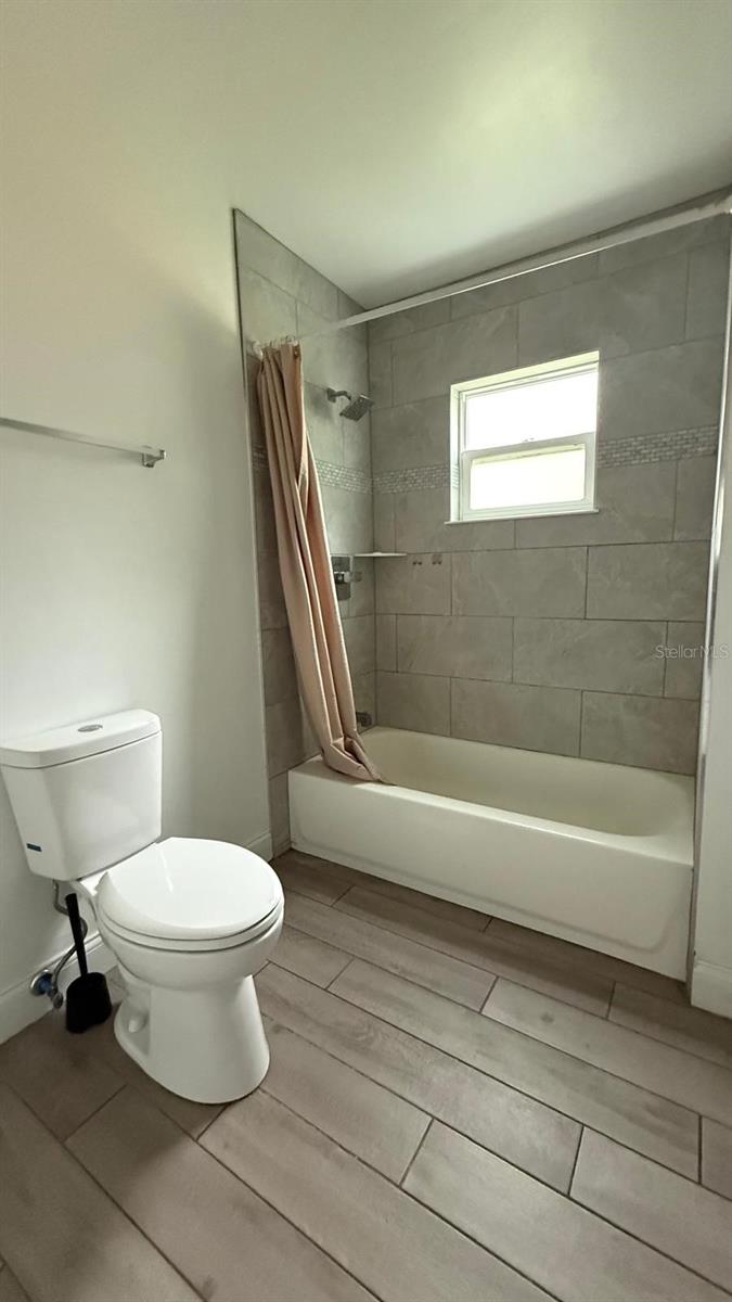 10718 Windsor Pl Property Photo 16