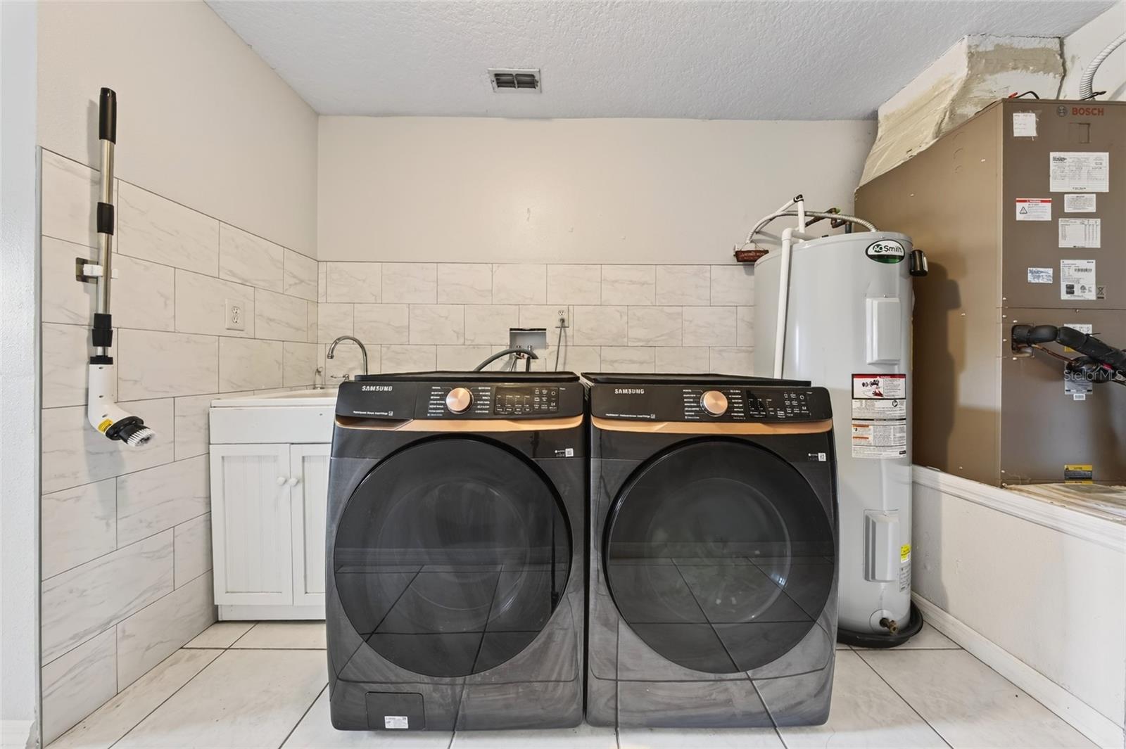 937 Utica St Property Photo 65