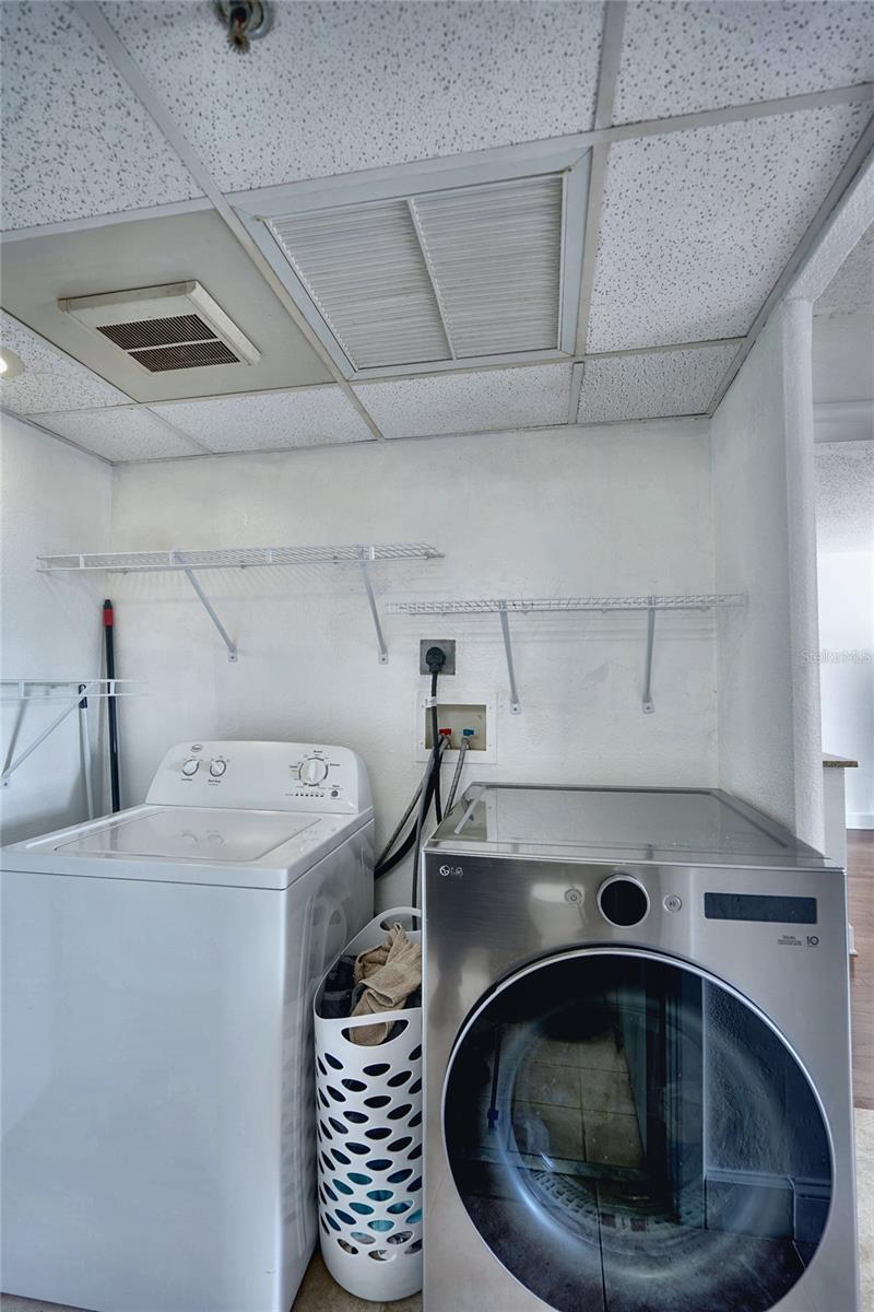 151 E Washington St #525 Property Photo 12