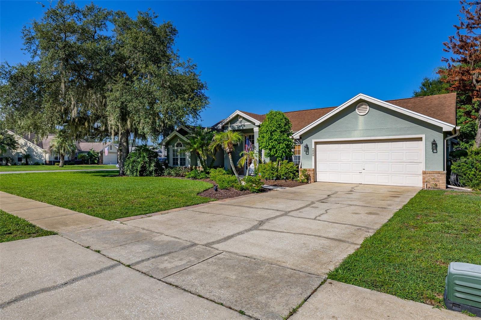 302 Oak Leaf Cir Property Photo 6