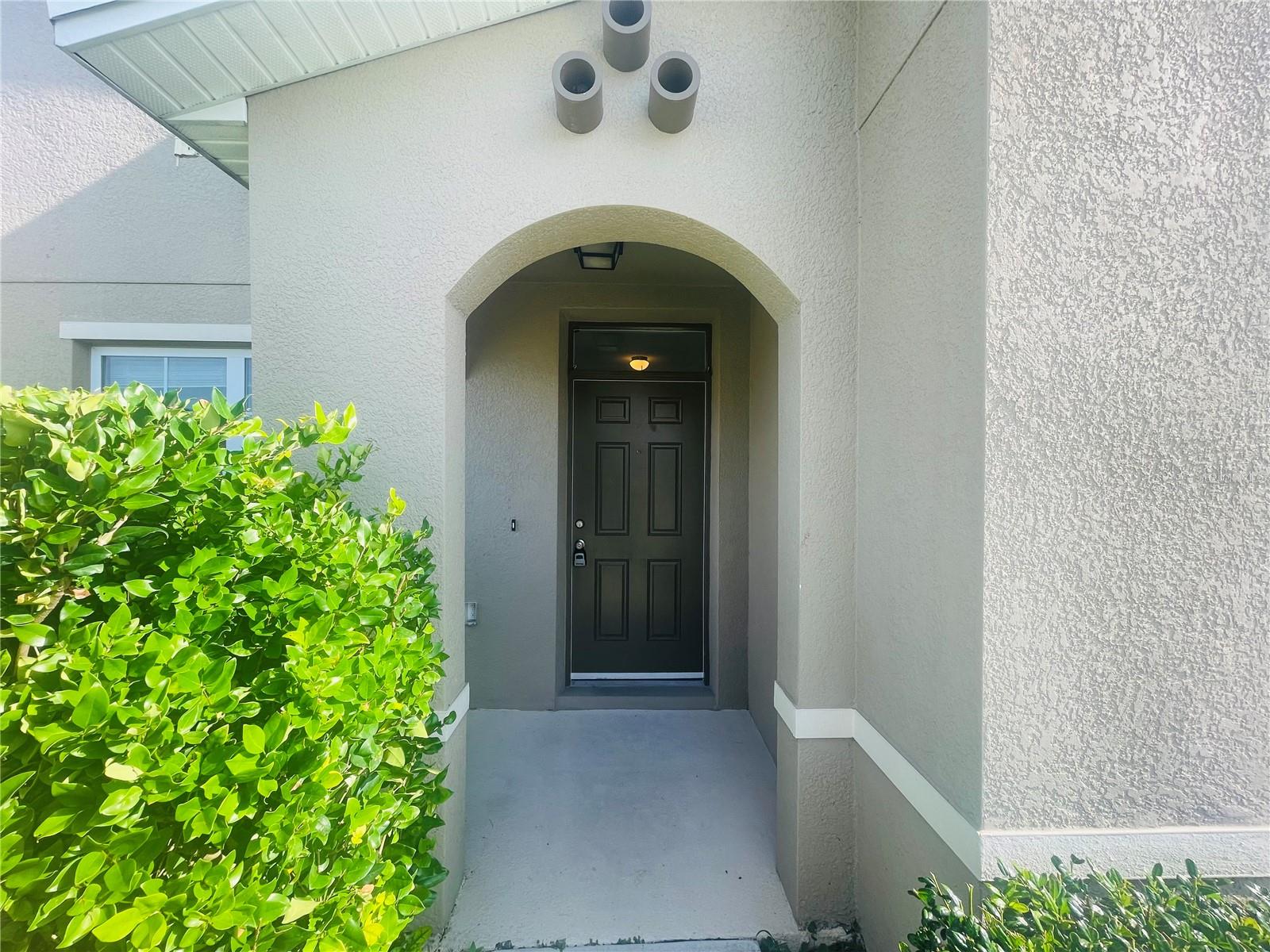16616 Broadford Ln Property Photo 3