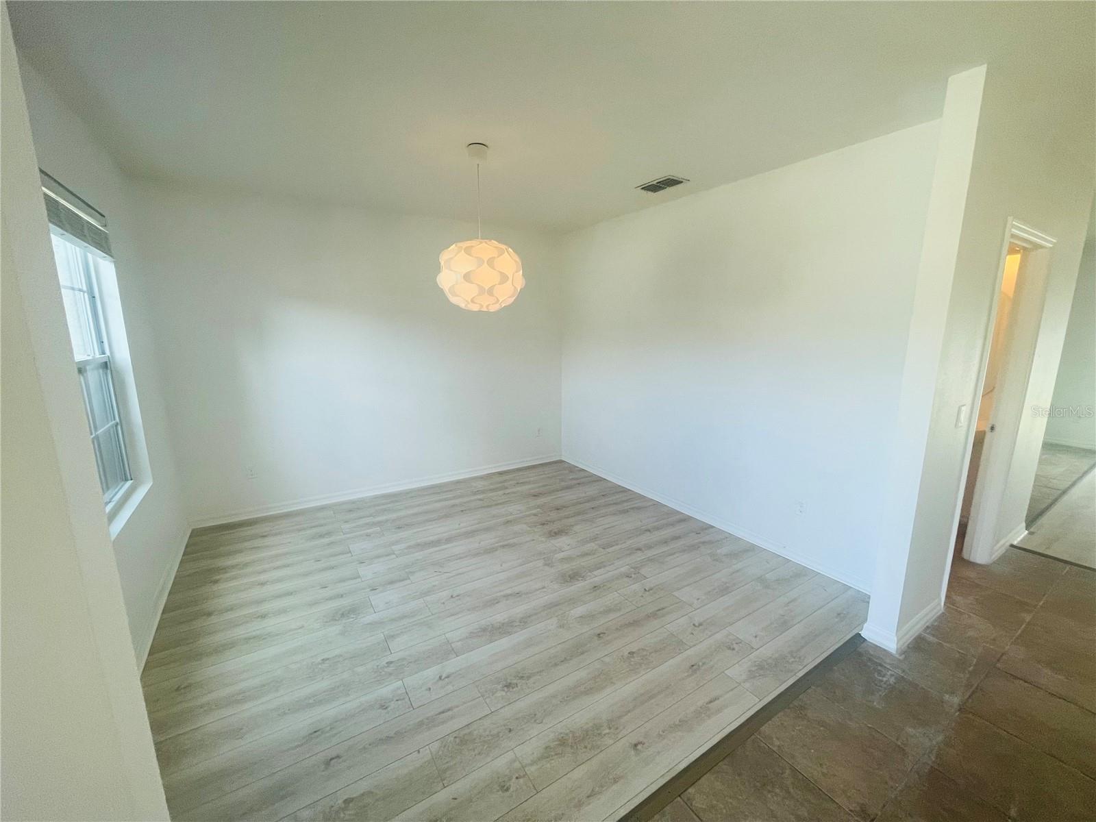 16616 Broadford Ln Property Photo 5