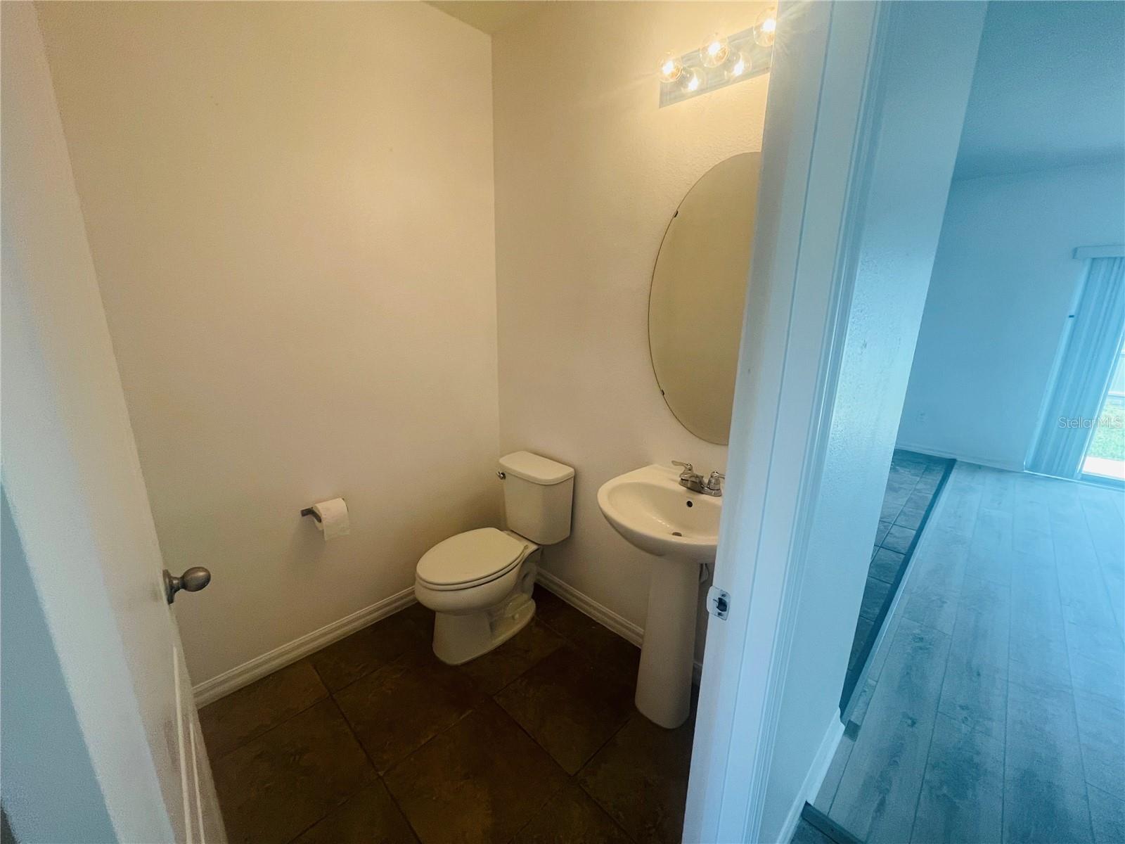 16616 Broadford Ln Property Photo 6