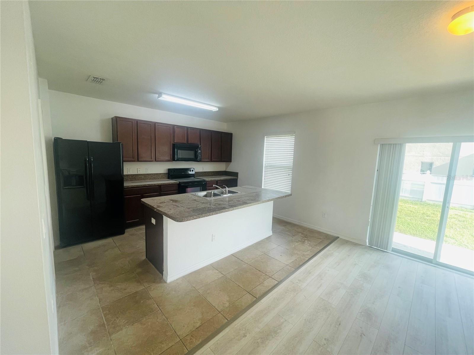 16616 Broadford Ln Property Photo 8