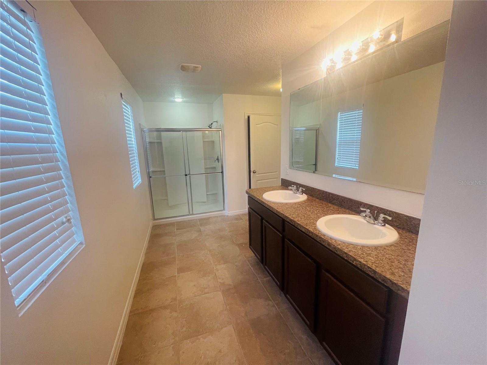 16616 Broadford Ln Property Photo 18