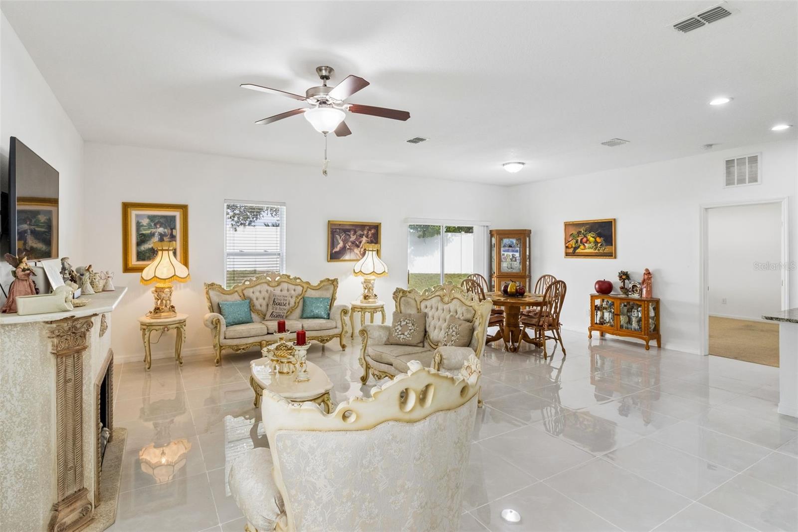 1025 Margot Ln Property Photo 3